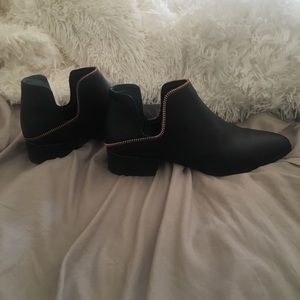 Black leather chealsae booties Size 8.5